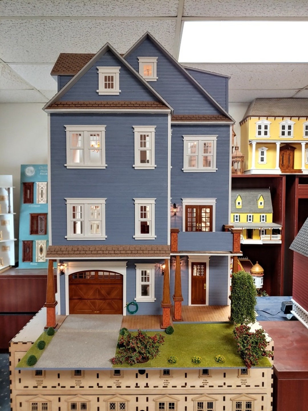 1:12 American Craftsman Wooden Dollhouse KIT, Scale One Inch 1:12 American Craftsman Wooden Dollhouse KIT, Scale One Inch