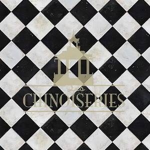Pode incluir: Um padrão repetitivo de ladrilhos em forma de diamante em preto e branco. Os ladrilhos estão dispostos em uma grade, criando um efeito de tabuleiro de xadrez. A imagem tem o texto "CHINOISERIE" em cor clara.