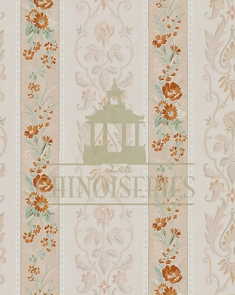 Puede incluir: Papel pintado vintage con un patr&oacute;n repetitivo de rayas verticales. El dise&ntilde;o presenta arreglos florales en naranja y verde, con un fondo color crema. El texto "les chinoiseries" es visible.