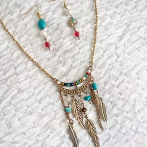 boho feather necklace set with earrings, festival jewelry, ethnic hippie style, statement gold necklace, unique vintage inspired set