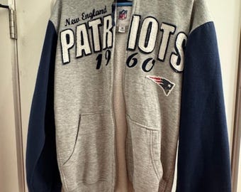 Sudadera con capucha y cremallera completa de los New England Patriots de 1960, color gris/azul marino, talla M para hombre, de la NFL.