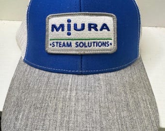 Czapka typu trucker Miura Steam Solutions w kolorze niebiesko-szarym