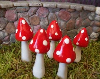 HIGH Quality  miniature set of 5 fairy garden mushrooms available colors red pointy topped terrarium accessories