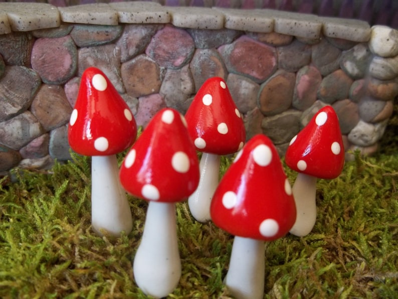 High Quality miniature set of 5 fairy garden mushrooms available colors red pointy topped terrarium accessories 