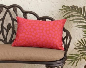 Cuscino da esterno con motivo a ciottoli rosa / Cuscino lombare con pois rosa e magenta