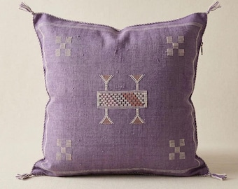 Marokkanischer Seidenkissenbezug, Lila Handgefertigtes Dekokissen, Weiße Geometrische Berber Motive, Quaste Kissenbezug, Boho Home Decor