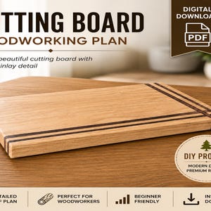 Pode incluir: Uma tábua de corte retangular de madeira com faixas de incrustação de madeira escura em um lado. A imagem inclui o texto: CUTTING BOARD WOODWORKING PLAN, DIGITAL DOWNLOAD, PDF, DIY PROJECT, MODERN DESIGN PREMIUM RESULTS, DETAILED PDF PLAN.