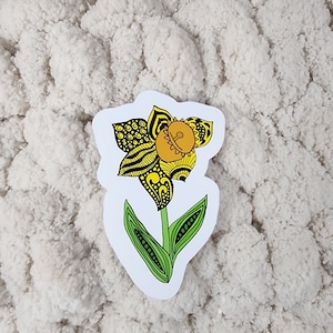 Unieke zentanglesticker met zwart en geel narcisontwerp - geïnspireerd op de natuur