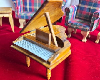 Vintage Holzmöbel Lot - 40+ Stück, Boxed Sets, Klavier, Uhr (Maßstab 1:12) MACHEN SIE EIN ANGEBOT!