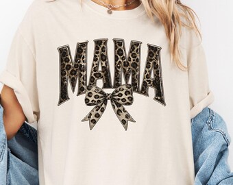 Comfort Colors® Leopard Mama Shirt, Leopardenmuster Schleife Mama T-Shirt, Trendy Animal Print Mama Shirt für Sie