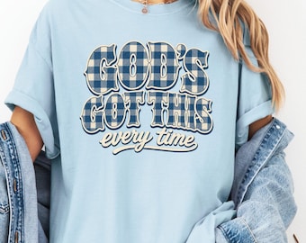 Comfort Colors® God's Got This Shirt, Denim Blue Plaid Christian Tee, Western Glaube Grafik-Shirt für Sie