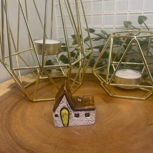 Casa de cerámica esculpida a mano, decoración de jardín de hadas en miniatura, regalo para amantes de las plantas pequeñas