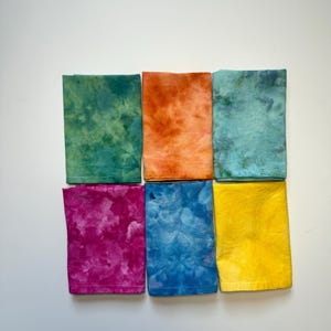 Eis gefärbter Regenbogen Stoff Cocktail Servietten Set von 6 - 100% Baumwolle 12 ”x 12” - Tie Dye Kinder Lunch -Tischwäsche Textilien - Hostess Hochzeitsgeschenk