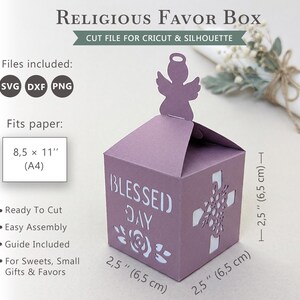 Puede incluir: Una caja de regalo religiosa morada con un ángel, cortes de cruz y flores, y las palabras "BLESSED DAY". La caja mide 6,5 cm por cada lado y 6,5 cm de alto. Incluye archivos SVG, DXF y PNG. Compatible con papel A4.