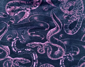 Slither Round Crib Sheets