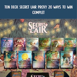 Könnte beinhalten: Eine Sammlung von Magic: The Gathering Secret Lair Proxy-Karten mit farbenfrohen Illustrationen von Tieren und Lebensmitteln. Die Karten sind auf einer Spielmatte mit Lichterkettenmuster angeordnet. Der Text lautet: TON DECK SECRET LAIR PROXY 20 WAYS TO WIN COMPLET.