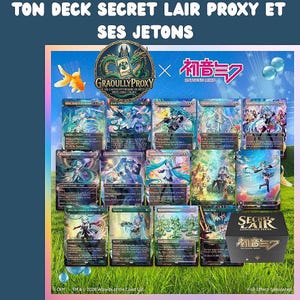 Op de afbeelding: Een verzameling van twaalf holografische ruilkaarten met Hatsune Miku karakterillustraties, gerangschikt in een raster. De set bevat een zwarte doos met het label Secret Lair Commander Series, een GraoullyProxy-logo en de tekst TON DECK SECRET LAIR PROXY ET SES JETONS.