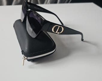 Black Fashion Designer Sunglasses – Elegant Statement Eyewear (Soft Case)