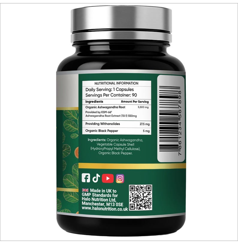 Peut inclure: Une bouteille de suppl&eacute;ment noire avec un bouchon argent&eacute;. L'&eacute;tiquette affiche des informations nutritionnelles, notamment des ingr&eacute;dients comme la racine d'Ashwagandha biologique et le poivre noir biologique. La bouteille comprend &eacute;galement un code QR et des ic&ocirc;nes de m&eacute;dias sociaux.