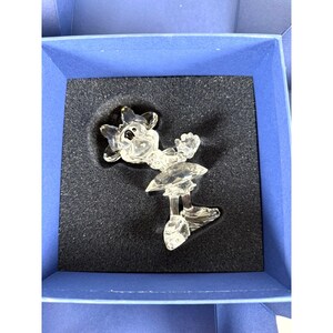 Figura de cristal descatalogada de Minnie Mouse de Swarovski Disney Showcase, número 687436, en caja original y con certificado de autenticidad. imagen 3