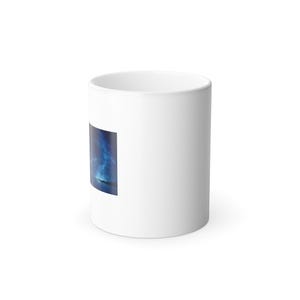 Puede incluir: Un juego de tres tazas de cerámica con un acabado mate moteado. Las tazas son en tonos crema, gris claro y gris oscuro. Cada taza tiene un diseño simple y moderno y un asa redondeada. Las tazas están apiladas.