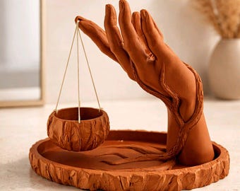 Esculturas decorativas hechas a mano: exhibición artística moderna.