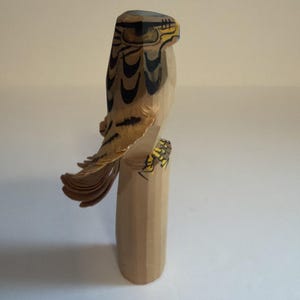 Japanische Sasano Bori Hawk Totem Hölzernen Falkenvogel schnitzen 5 "Volkskunst signiert
