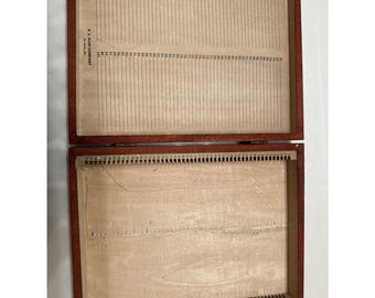 Valigetta porta vetrini da laboratorio in legno vintage anni '50 A.S. Aloe Co