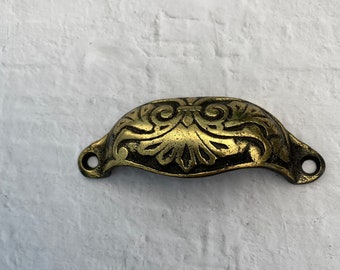 Alter Schubladengriff aus Messing - halbrunder Schubladenknauf - Metallbeschläge - alter Schubladenknauf - alter Schubladenknauf - alter Schubladenknauf