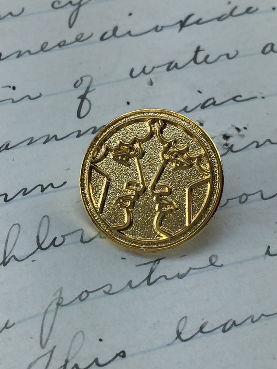 Gemini zodiac Pin - Gold metal lapel pin - astrology Pin - zodiac pinback gift - zodiac sign pinback