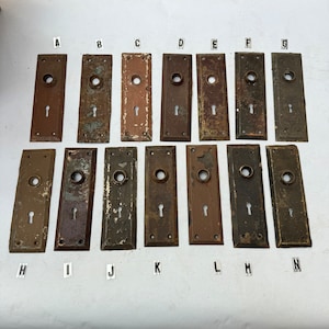Vintage door plate - ONE Rusty keyhole - escutcheon plate - doorbell- door knob -  metal