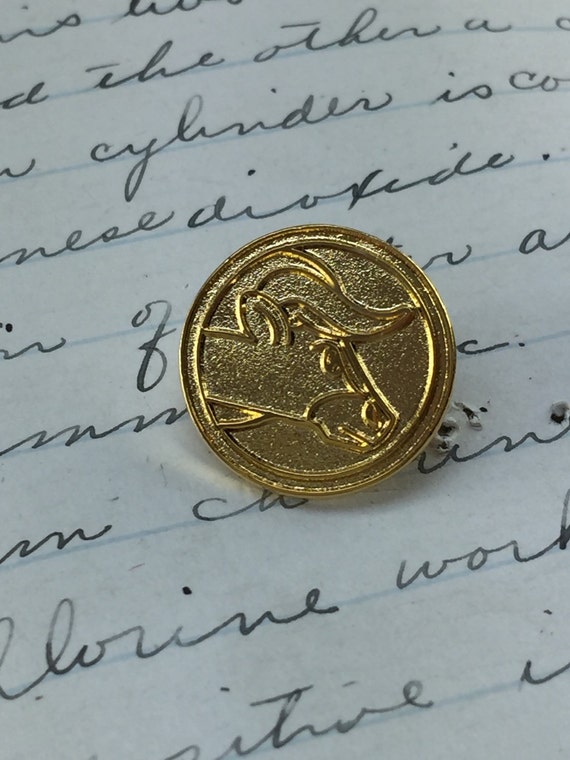 Taurus zodiac Pin - Gold metal lapel pin - astrology Pin - zodiac pinback gift - zodiac sign pinback