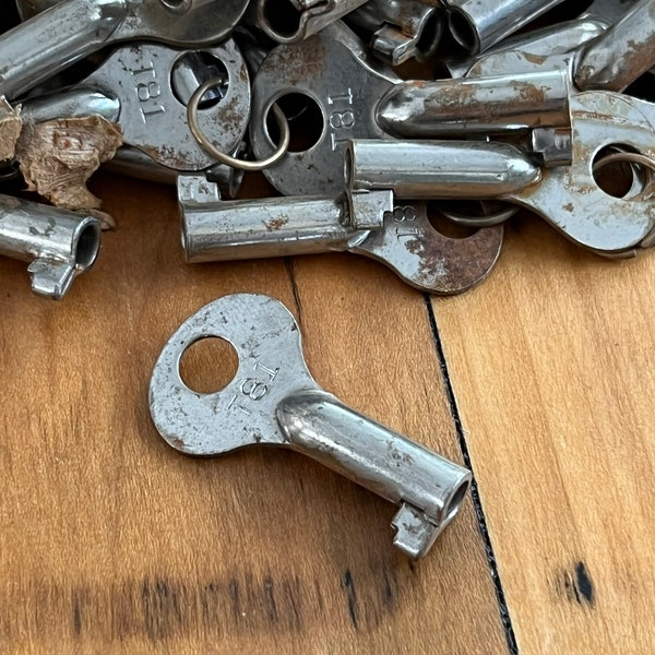 Small Key from assorted Lot- Antique Skeleton key - vintage skeleton key - vintage old key charm - little old key – steampunk key rustic key