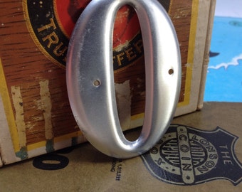 Vintage small aluminum number 0 – salvaged aluminum address number – old metal number – house number – sign number – silver metal number