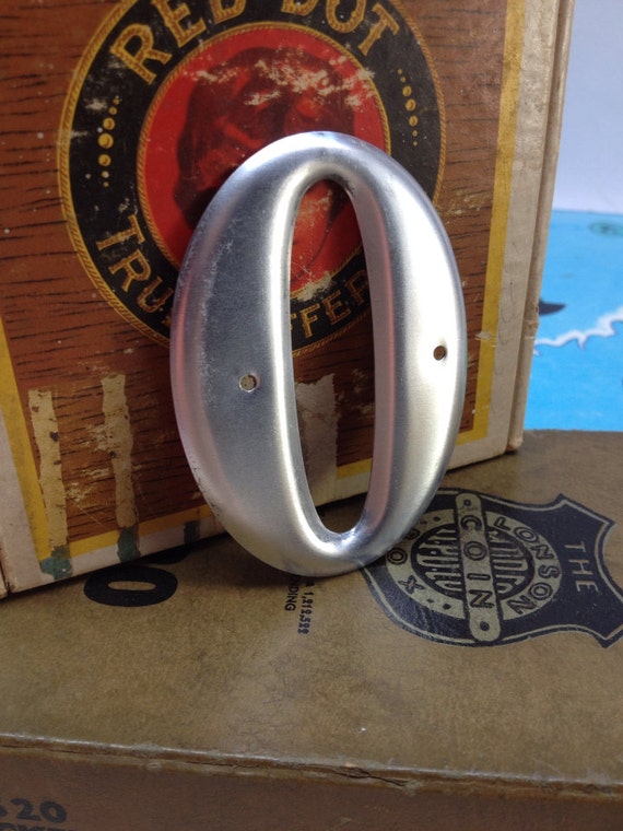 Vintage small aluminum number 0 – salvaged aluminum address number – old metal number – house number – sign number – silver metal number