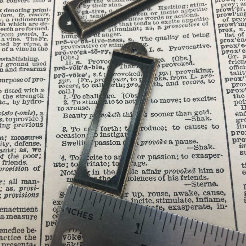 Etiketthållare i metall i vintagestil för lådor - Välj färg - etiketthållare i antik mässing - apoteksetikett, kortkatalog - biblioteksskåp bild 3
