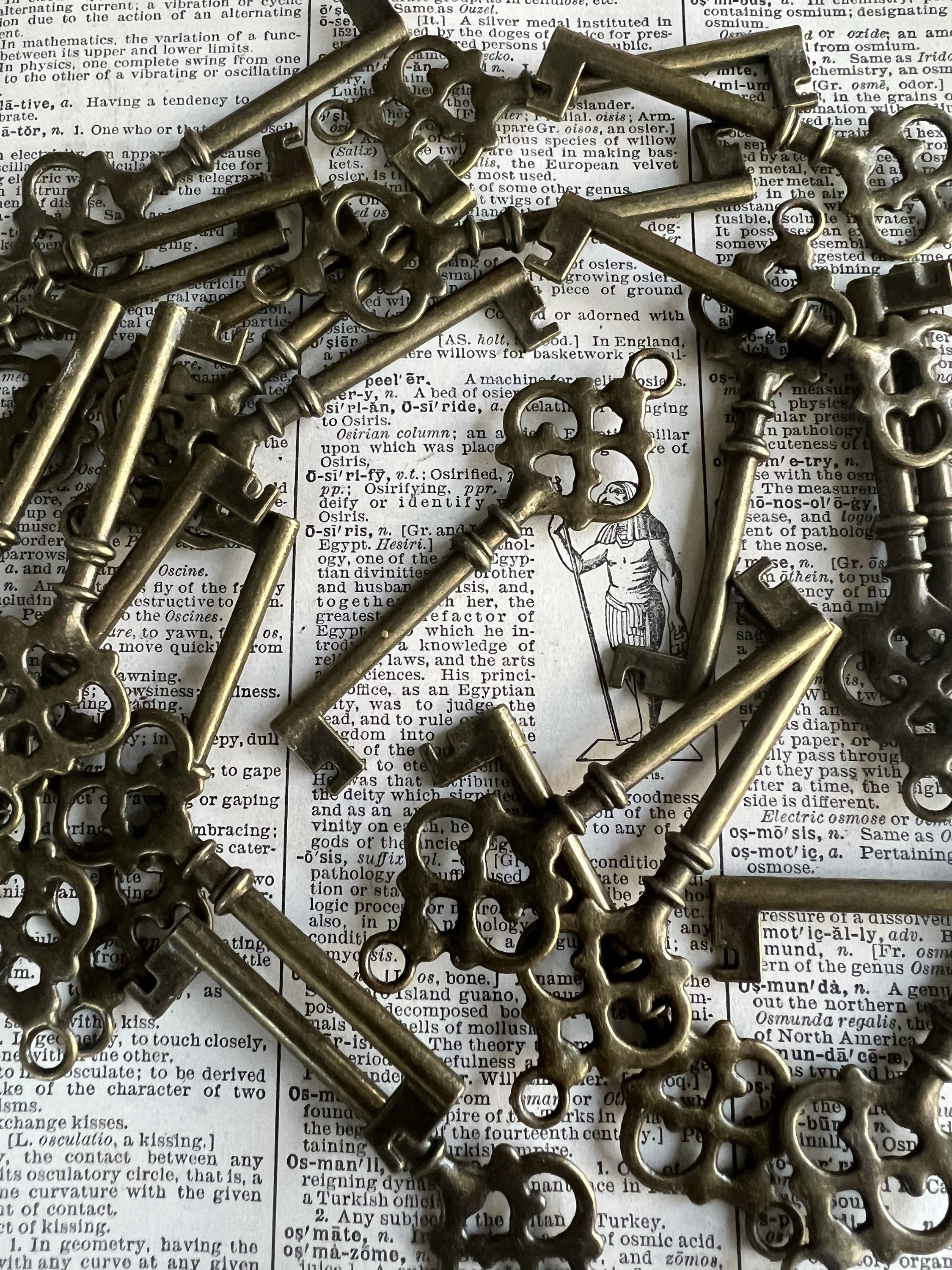 Antique Skeleton Keys - lot of 5 - Solid & Hollow Vintage Keys -  Fancy/Ornate