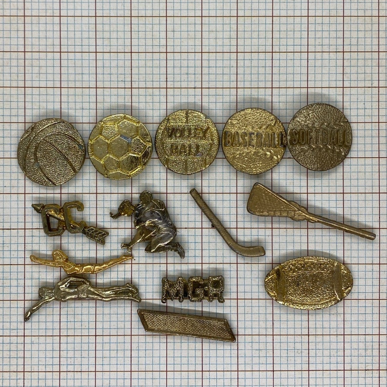Vintage Varsity Sport Pin Gold Metall Letterman Pin Etsy