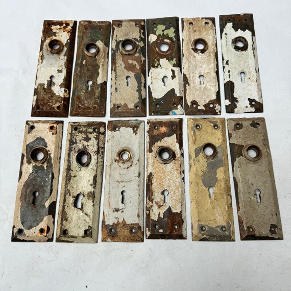 Vintage door plate - ONE Rusty keyhole - escutcheon plate - doorbell- door knob -  metal
