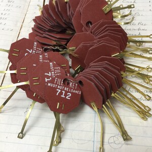 Etiqueta de clave vintage - lote de 10 - etiqueta de clave de archivo - archivo de llave maestra - llaveros de oficina - etiqueta de aglomerado - etiquetas numeradas