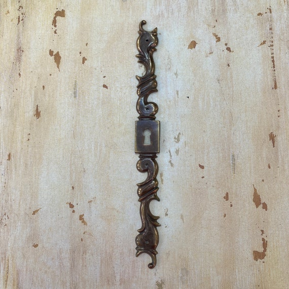 Vintage ornate keyhole Door plate - knob backplate - antique brass pendant charm- knob backer