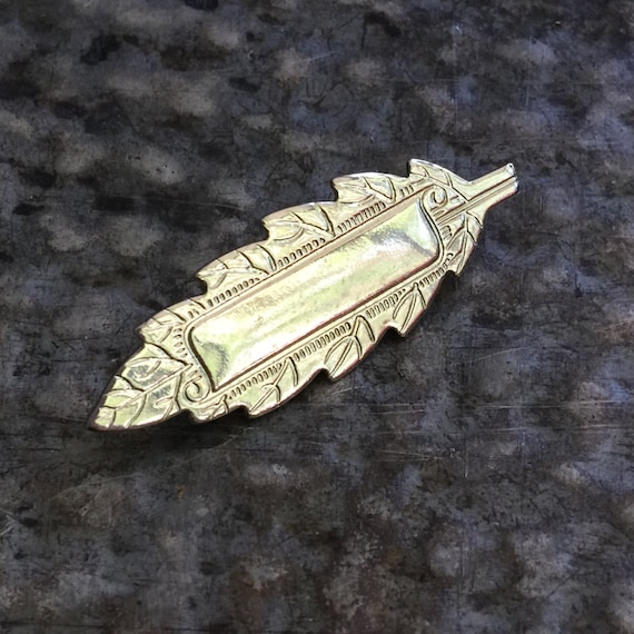 Vintage silver leaf pin - silverplate midcentury pin - engravable pin - silver pinback leaf - hat pin - old stock jewelry finding - old pin