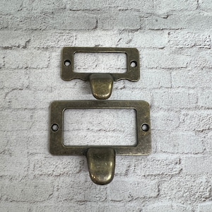 Porta etichette in ottone in stile vintage per cassetti - riproduzione di porta etichette in ottone antico pesante per cassetti - porta etichette per cassetti con catalogo - biblioteca