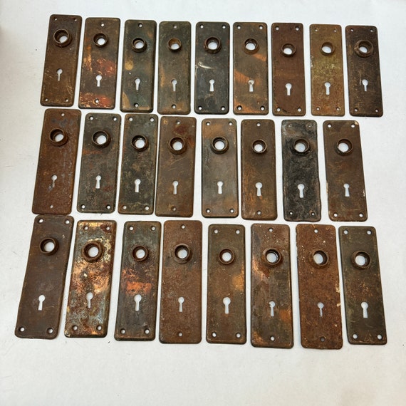 Vintage door plate - ONE Rusty keyhole - escutcheon plate - doorbell- door knob -  metal