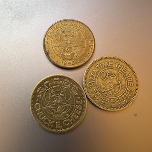 Chuck E Cheese&#39;s arcade - Birth year Token 1981- 2007 -vintage token old coin  - coin charm - vintage token
