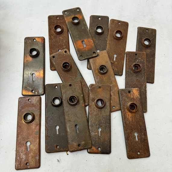 Vintage door plate - ONE Rusty keyhole - escutcheon plate - doorbell- door knob -  metal