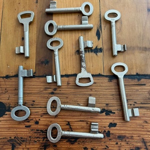 Lot of 10 skeleton keys - Antique Skeleton key - vintage skeleton key - vintage old key charm - little old key – steampunk key rustic key