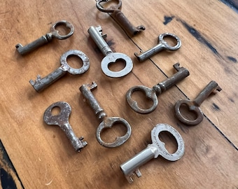 Lot of 10 skeleton keys - Antique Skeleton key - vintage skeleton key - vintage old key charm - little old key – steampunk key rustic key