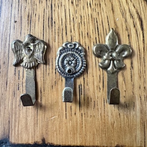 Vintage Fleur de Lis, flower or Eagle metal picture hanger - metal hooks - picture hooks - wall hooks