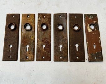 Vintage door plate - ONE Rusty keyhole - escutcheon plate - doorbell- door knob -  metal